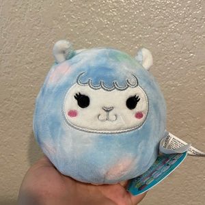 Arabella and Inez flip-a-mallow